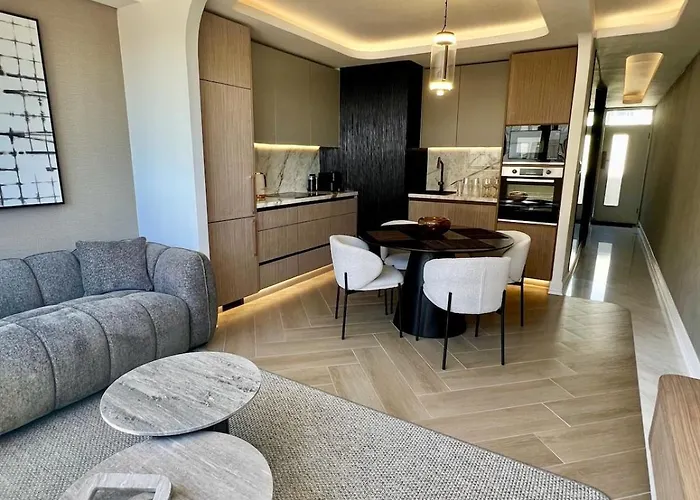 Front Row Beach Apartment