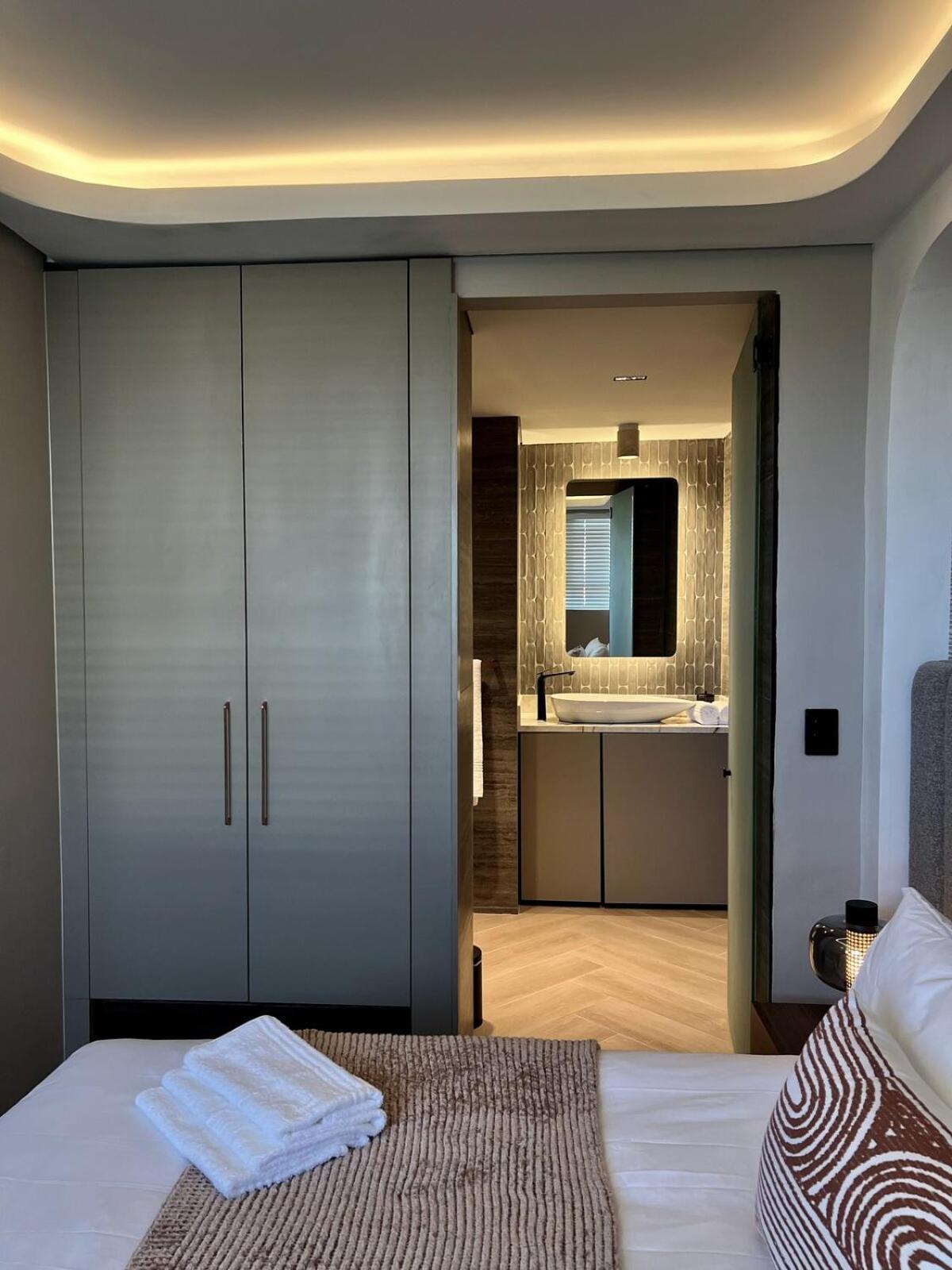 Front Row Apartment