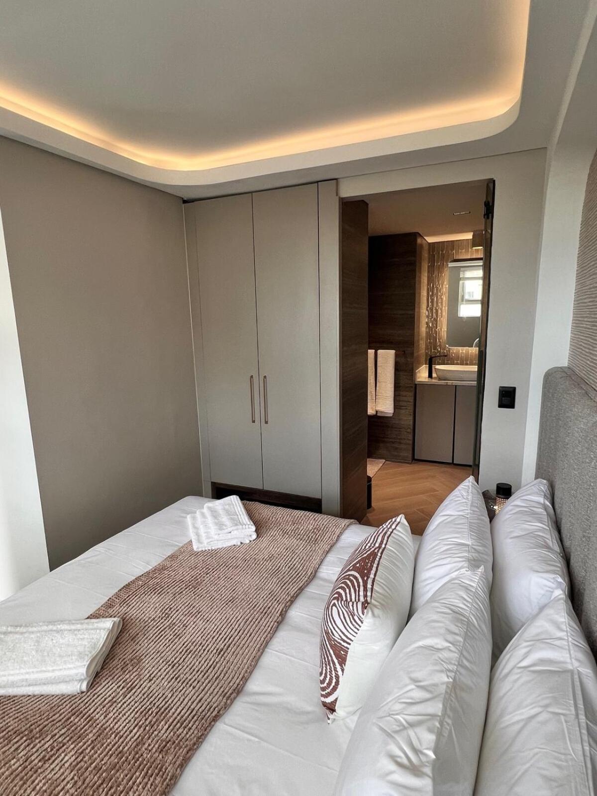 Apartment Front Row