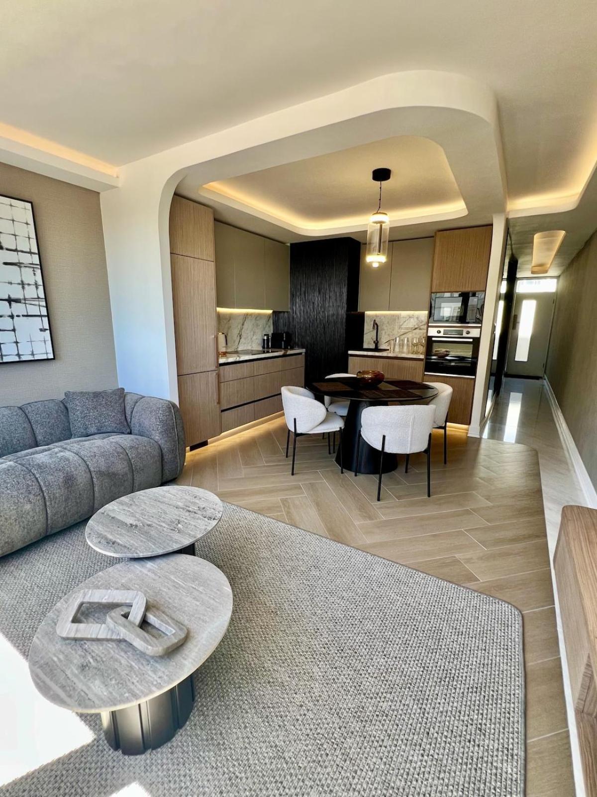 Front Row Apartment